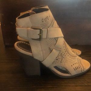 Sandle/booties with heel